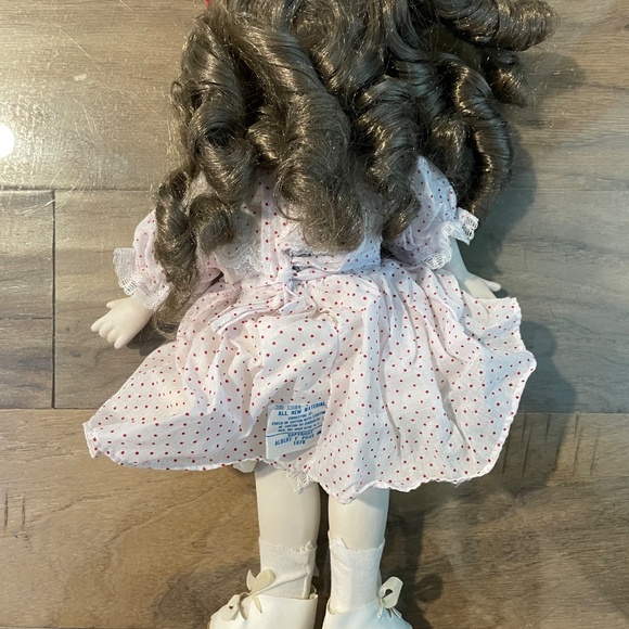 New (but vintage) Shirley Temple Porcelain Doll - Picture 7 of 10